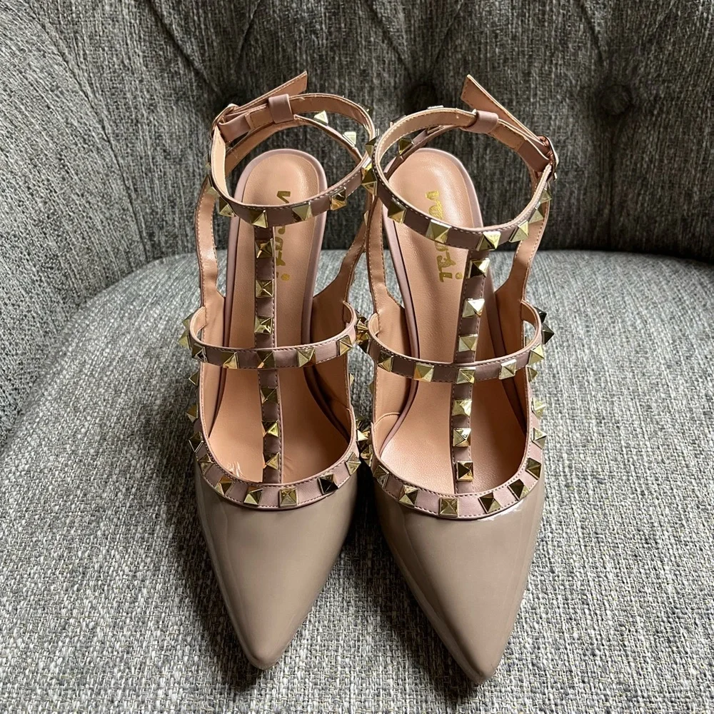 - Woman’s vegan leather gold studded heels. Size 8.5 - Picture 3 of 12